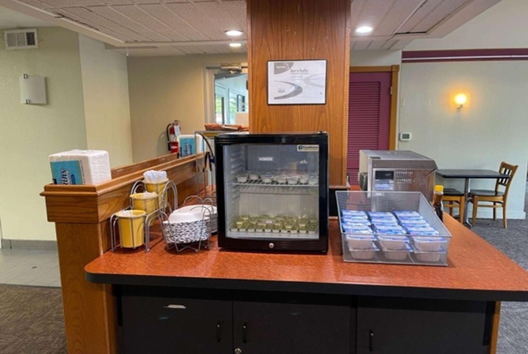 Days Inn By Wyndham Harrisburg North Luaran gambar