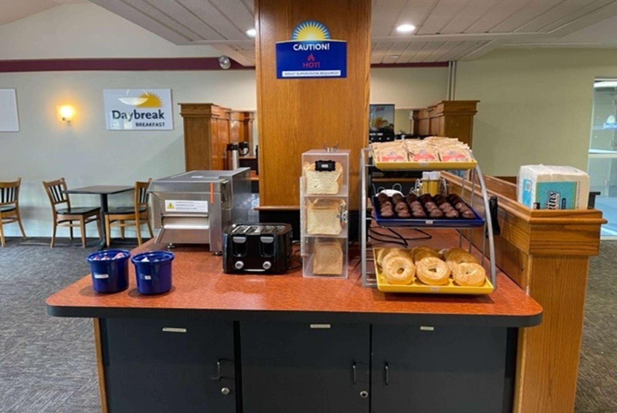 Days Inn By Wyndham Harrisburg North Luaran gambar
