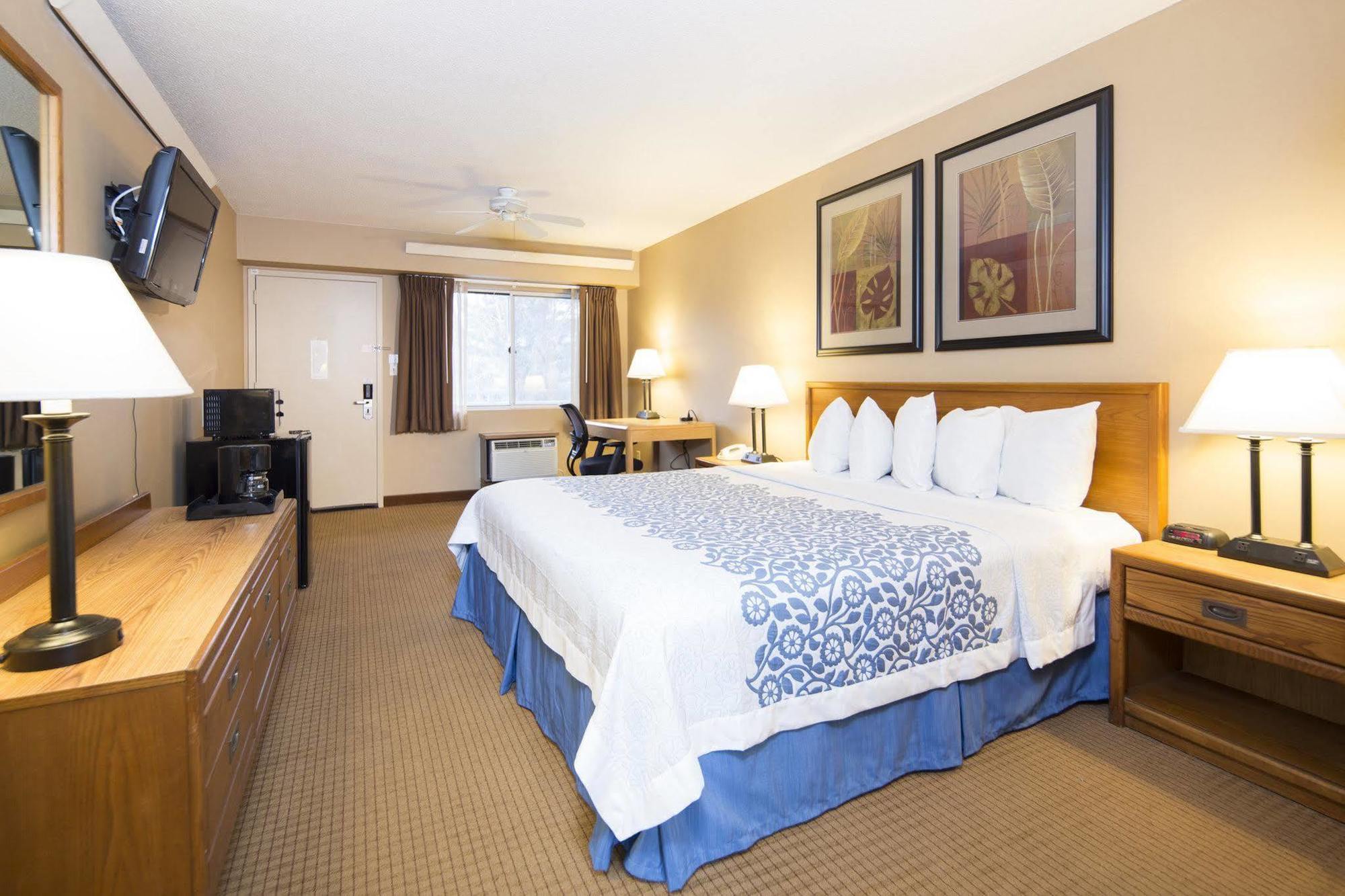 Days Inn By Wyndham Harrisburg North Luaran gambar