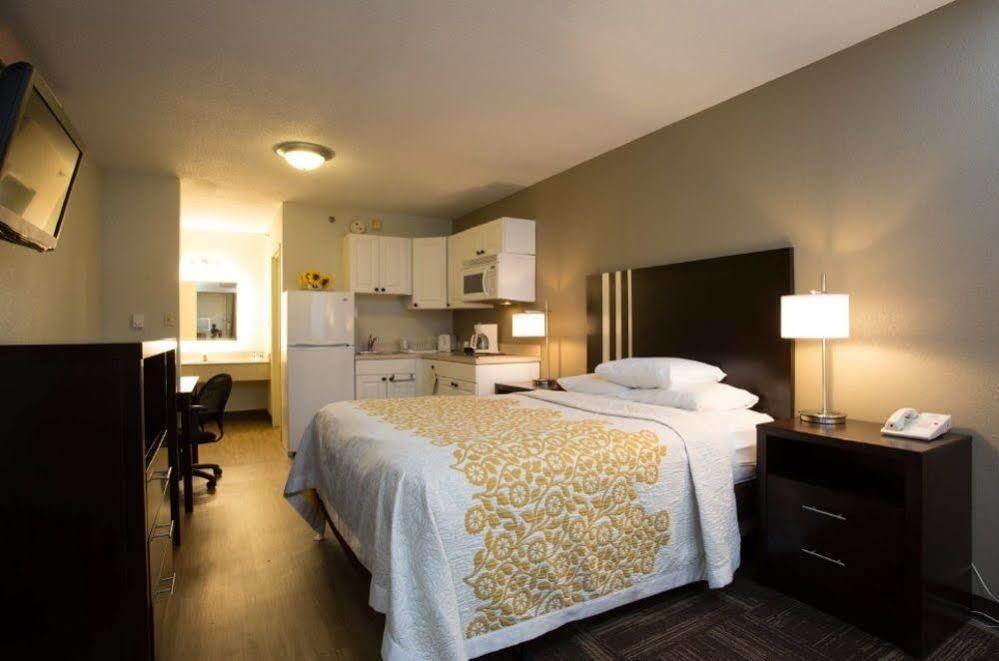 Days Inn By Wyndham Harrisburg North Luaran gambar
