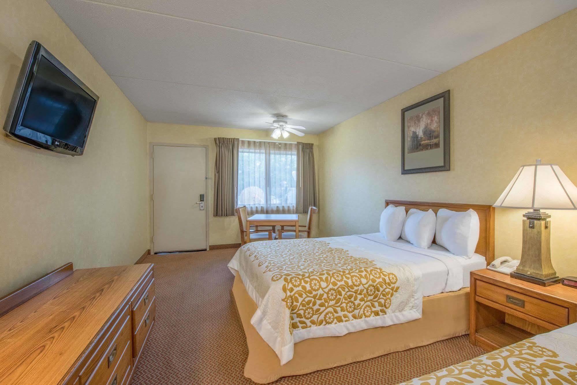 Days Inn By Wyndham Harrisburg North Luaran gambar