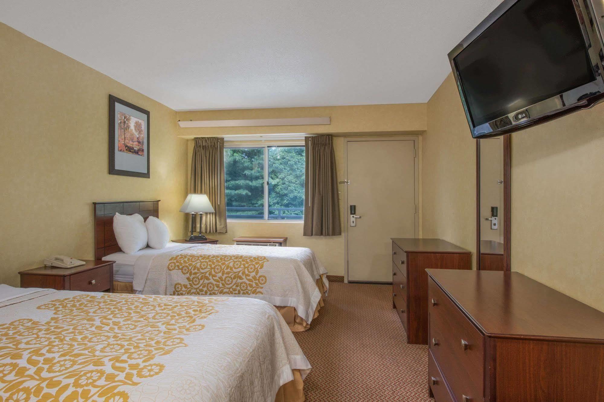 Days Inn By Wyndham Harrisburg North Luaran gambar