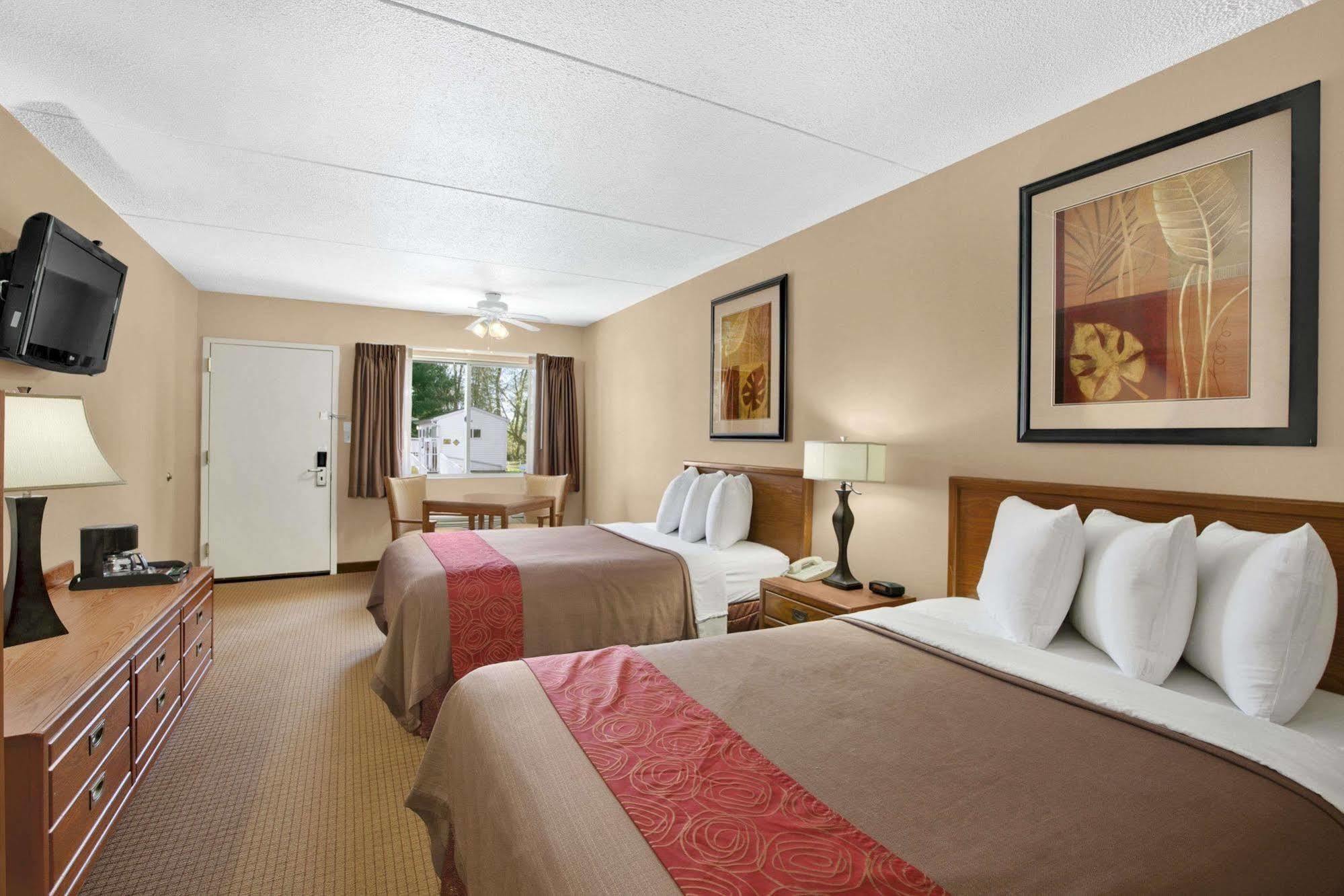 Days Inn By Wyndham Harrisburg North Luaran gambar