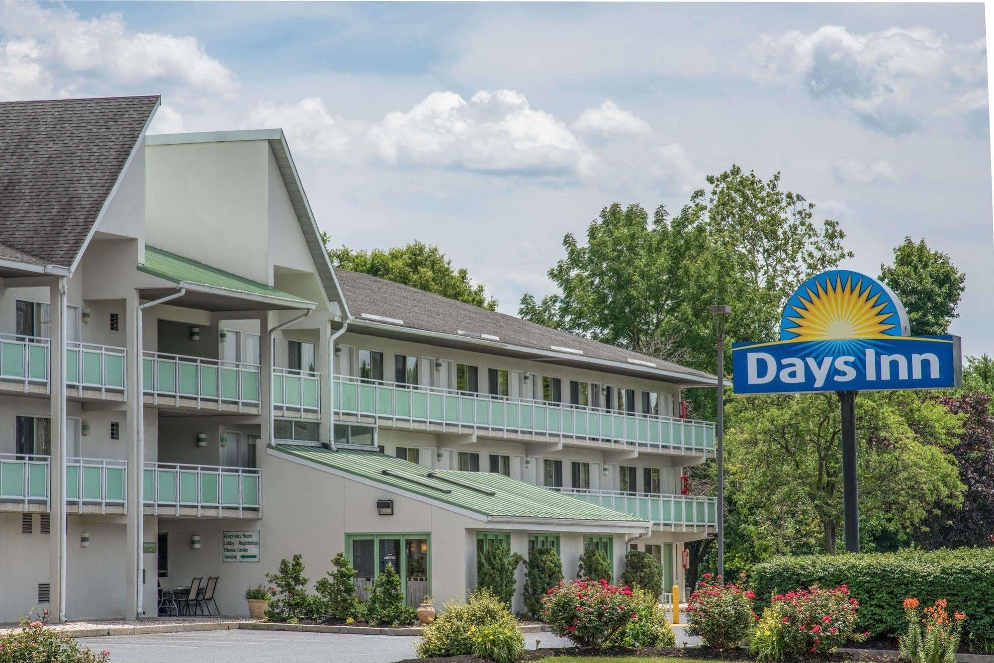 Days Inn By Wyndham Harrisburg North Luaran gambar