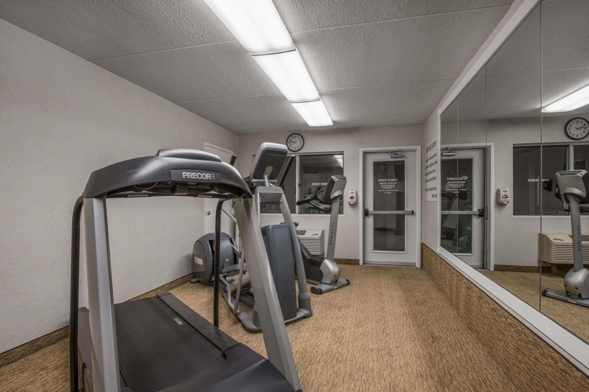 Days Inn By Wyndham Harrisburg North Luaran gambar