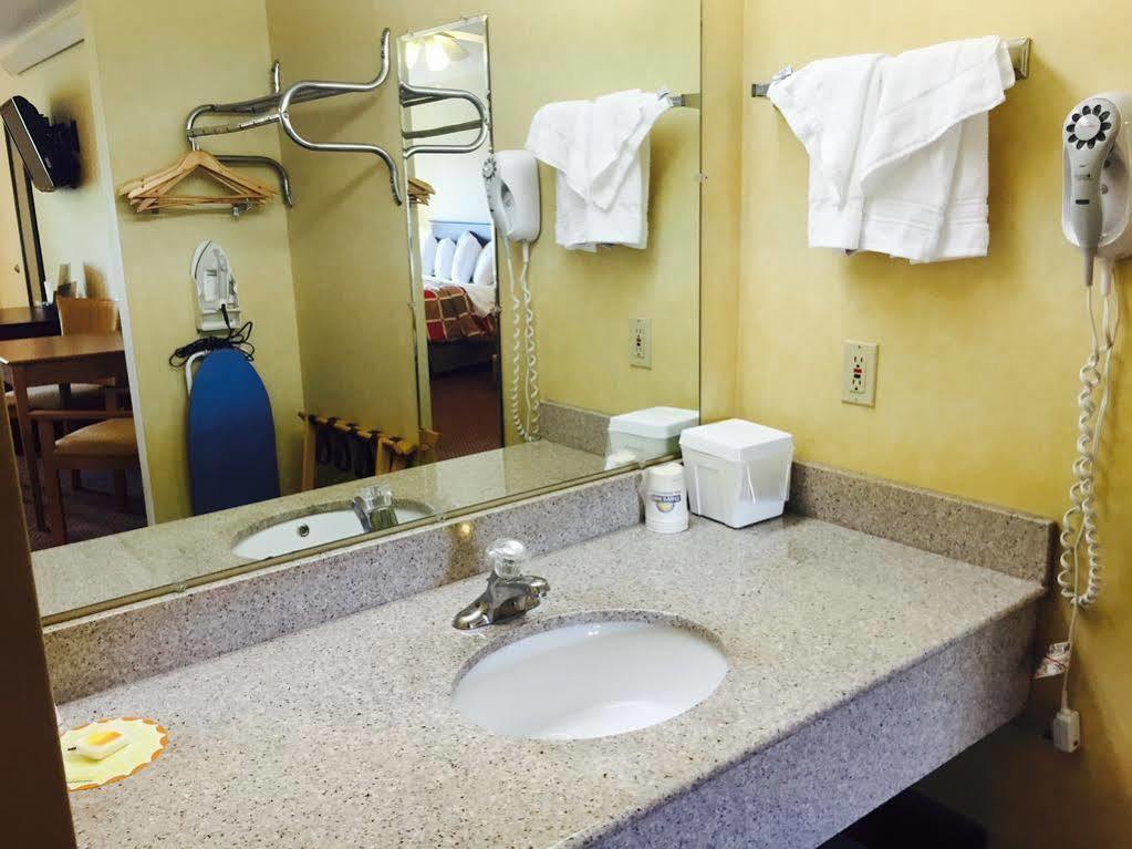 Days Inn By Wyndham Harrisburg North Luaran gambar
